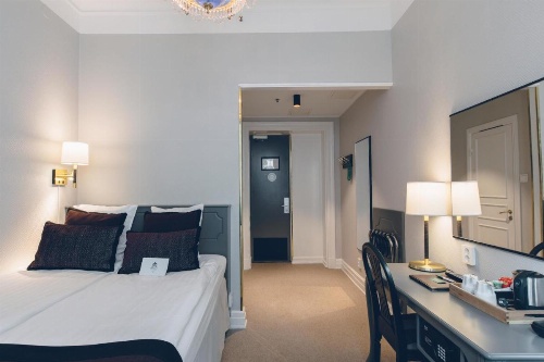 Crystal Plaza Hotel image 11