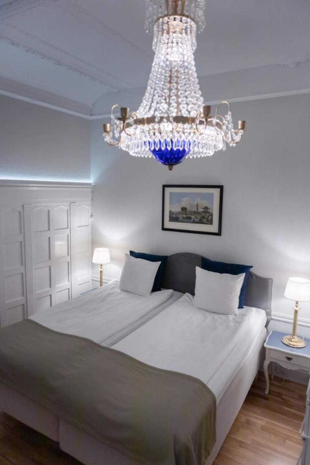 Crystal Plaza Hotel