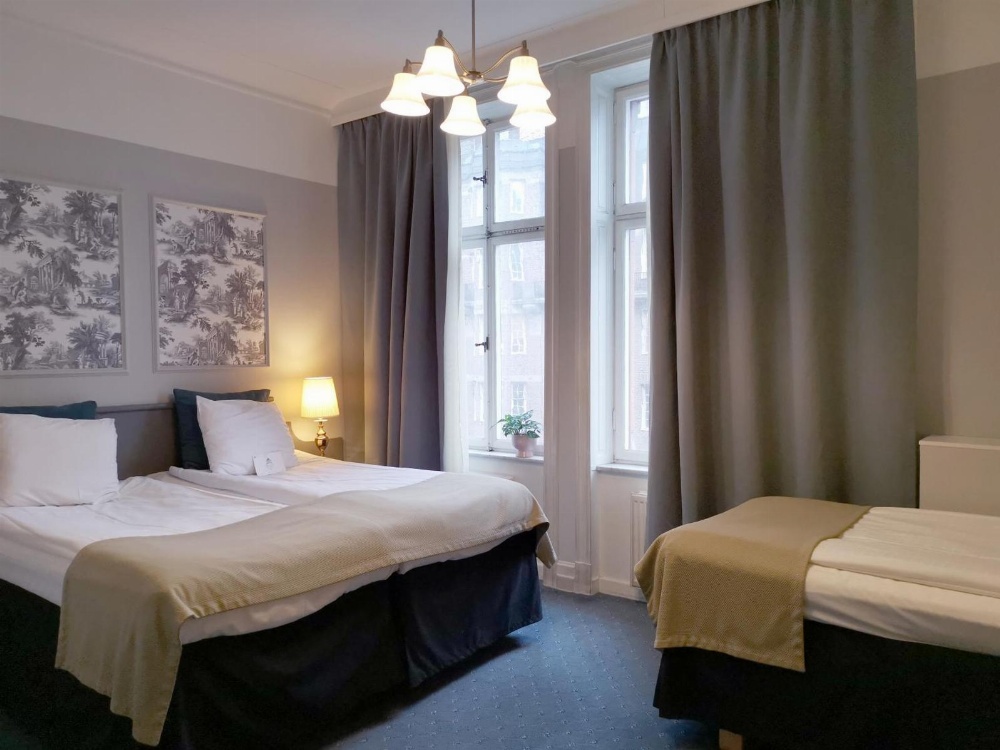Crystal Plaza Hotel