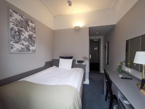 Crystal Plaza Hotel image 8